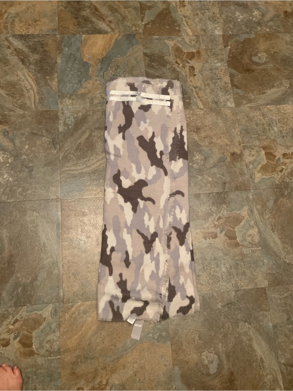 Aerie grey camo blanket scarf, NWT